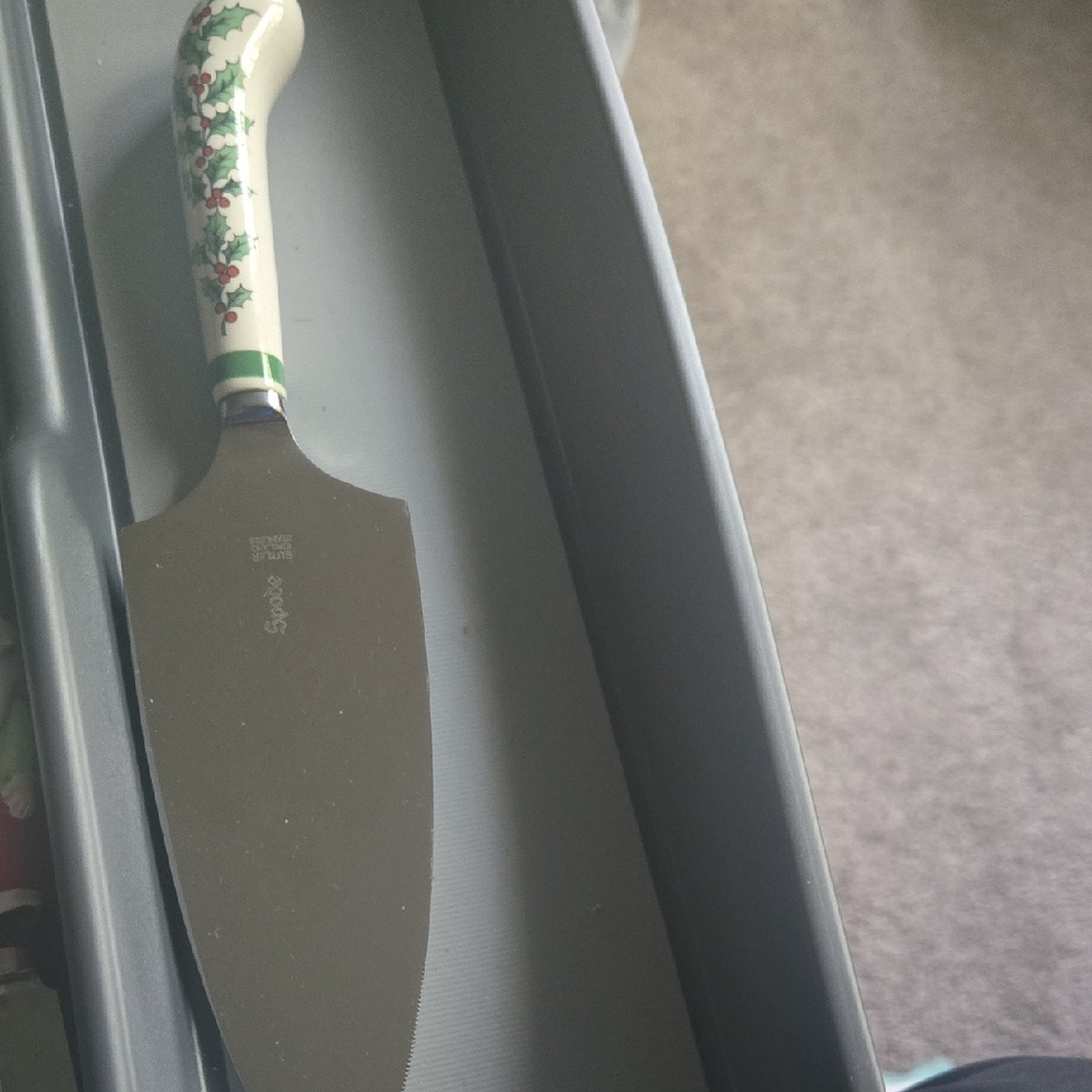 Spode Ceramic Handle Cake Server with Holly and Berry Design - White, Green, Red